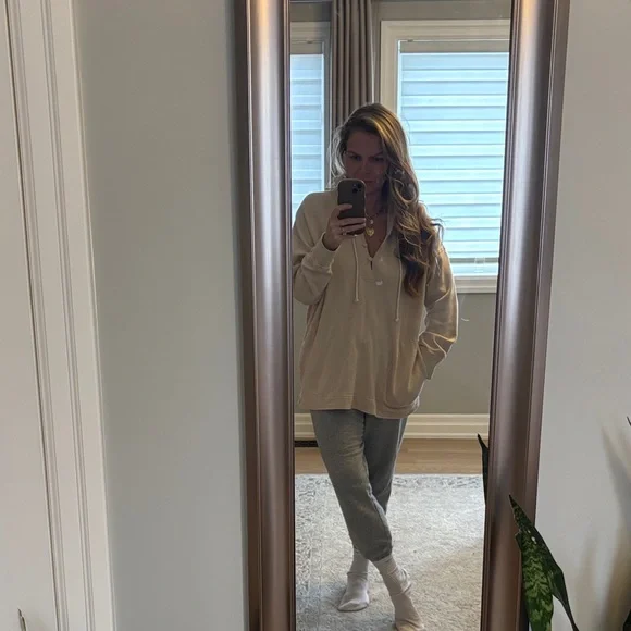 Aerie Casual Cream Hoodie Pullover - Picture 1 of 5